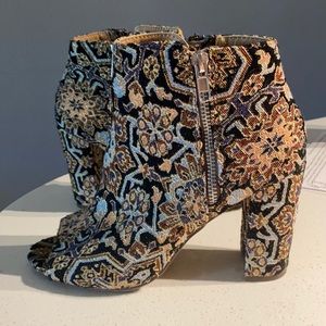 Hardly worn, they go great with jeans